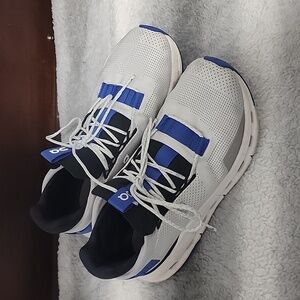 Ladies Cloudnovas Size 7.5